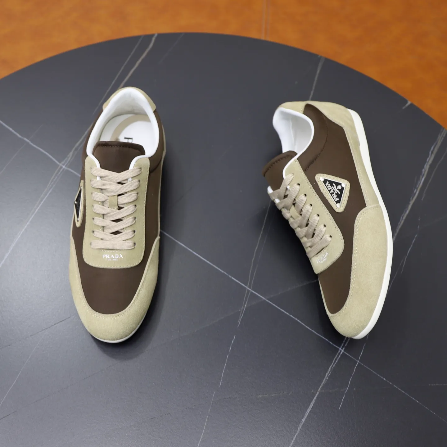 Men's shoes: 440💰🙅‍♂️🙅‍♂️🙅‍♂️ Brand: PRADA Standard code: 38–44 (45 can be customized) Level: Same as the official website Material: Original fabric Comfortable and breathable lining Lightweight and wear-resistant outsole Style category: Men's fashionable casual shoes and boots Running sneakers Distinguished luxury brand elements Top luxury Color: actual picture color